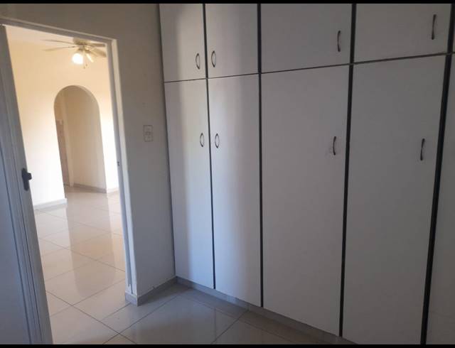 2 BEDROOM FLAT RENTED IN ESSENWOOD